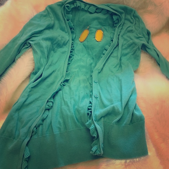 Soft sea green Ruffly 3/4 cardigan