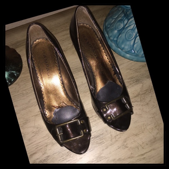RAMPAGE METALLIC BROWN WEDGES, SZ:8