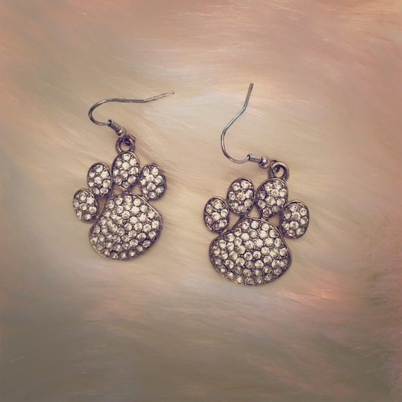 Paw print earrings!