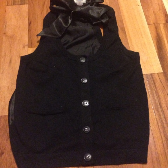 Vest with silk bow