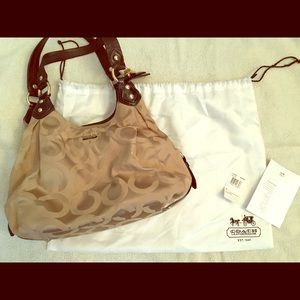 Coach Signature Madison Op Art Maggie in Khaki