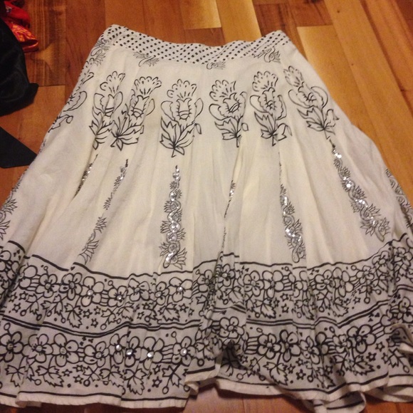Cream and black a line skirt