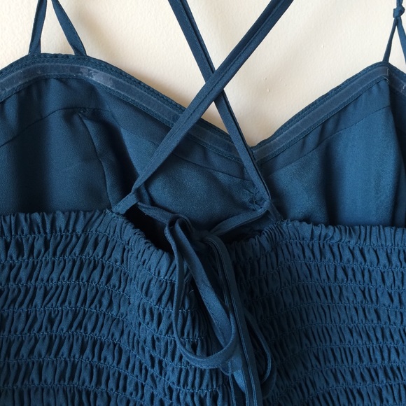 [SOLD] Criss-cross dress - Picture 2 of 2