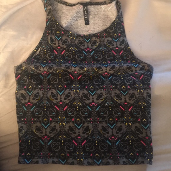 Cute crop top for the woman on the go!