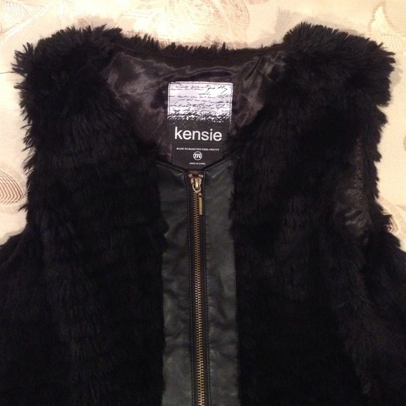 Like new Kensie Black fur vest. GREAT CONDITION - Picture 2 of 3