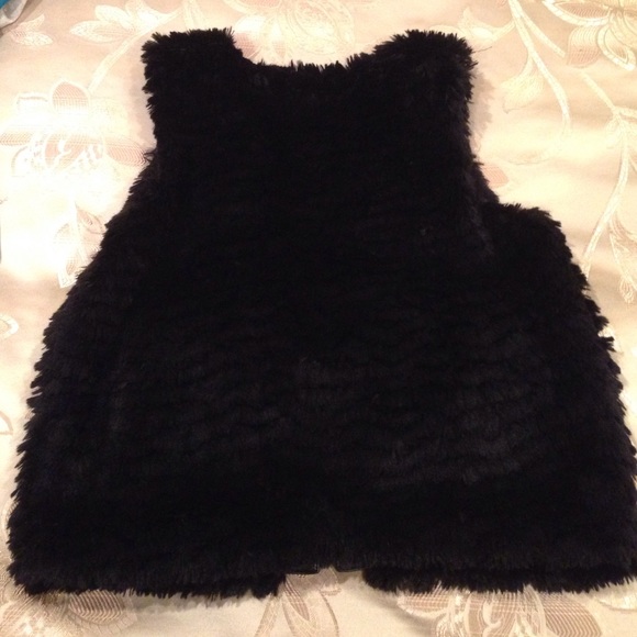 Like new Kensie Black fur vest. GREAT CONDITION - Picture 3 of 3