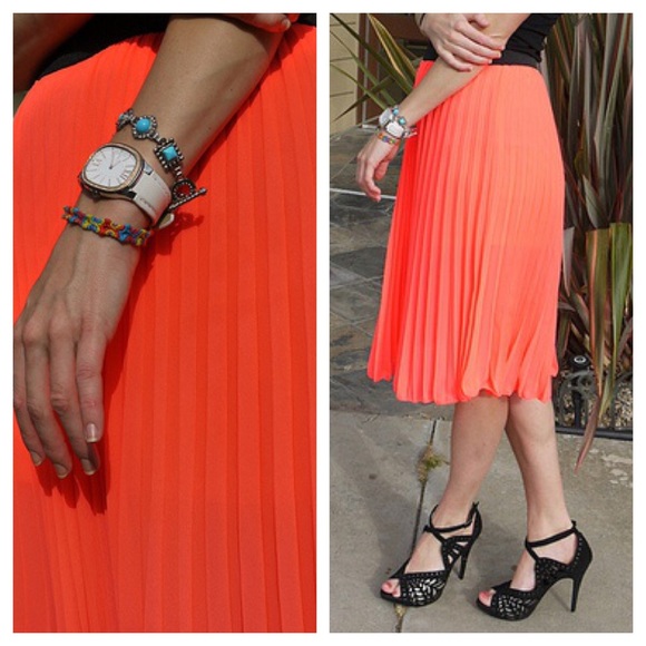 H&M Dresses & Skirts - H&M Pleated Neon Skirt