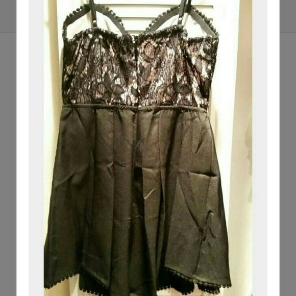 Hello Molly Black Lace Romper - Picture 3 of 4