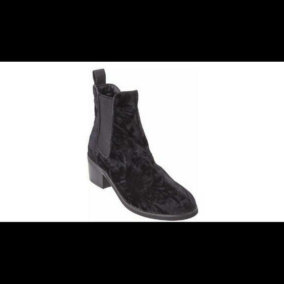 *PRICE REDUCTION!* Suede Matisse Nickie Bootie