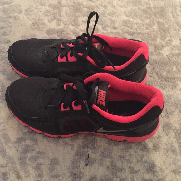 NIKE Dual Fusion ST2