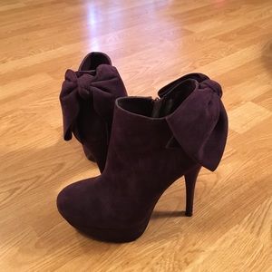 Purple bow back Bakers booties. Size 8.