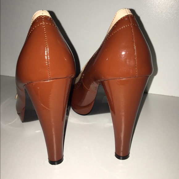 Classy Patent Wingtip Pump