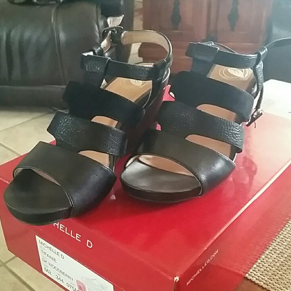 Nurture Brand,Black Strapping Wedges Size 7.5