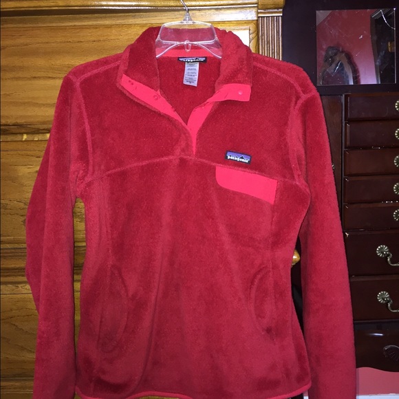 Red Patagonia pull over