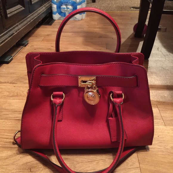 MK purse on hold for @breecook26 no one purchase