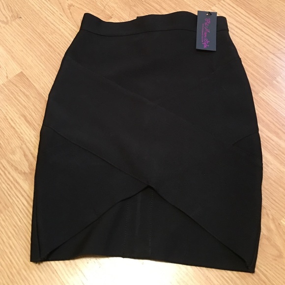 Hot Miami styles Arched black mini skirt