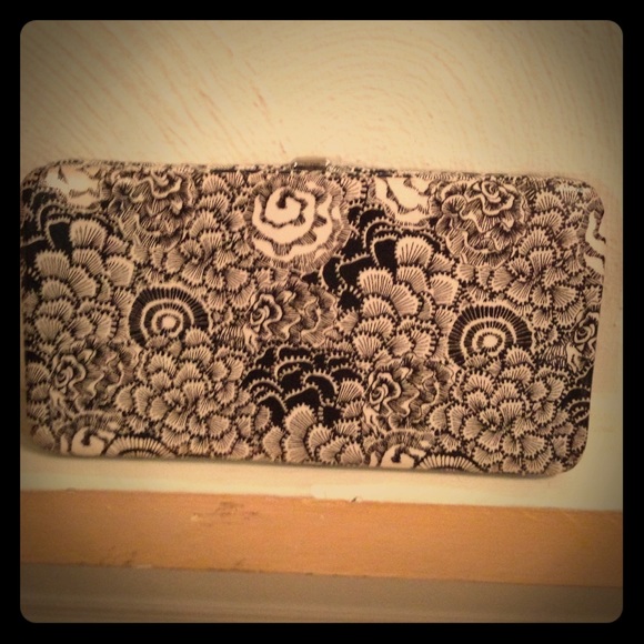 Black & White Clasp Wallet