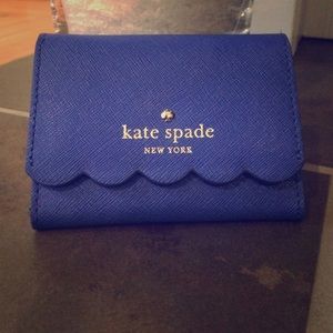 NWOT Kate spade scalloped wallet