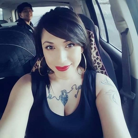 Meet your Posher, Claudia