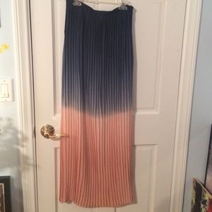 Pleated ombré maxi skirt 🎀