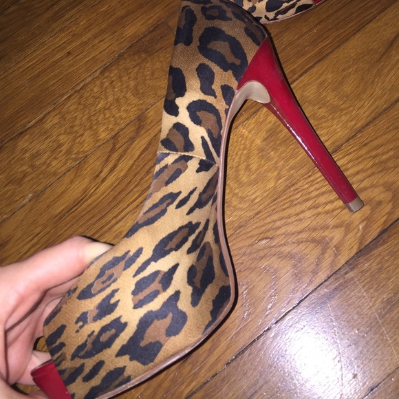 Guess heel, red heel, cheetah print pattern - Picture 2 of 4