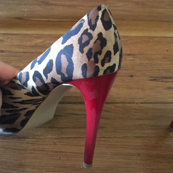 Guess heel, red heel, cheetah print pattern - Picture 3 of 4
