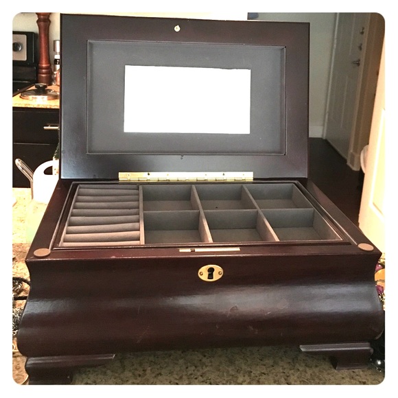 Great jewelry holder with a little wear
