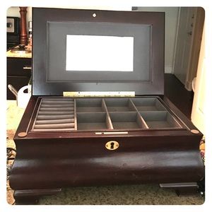 Great jewelry holder with a little wear