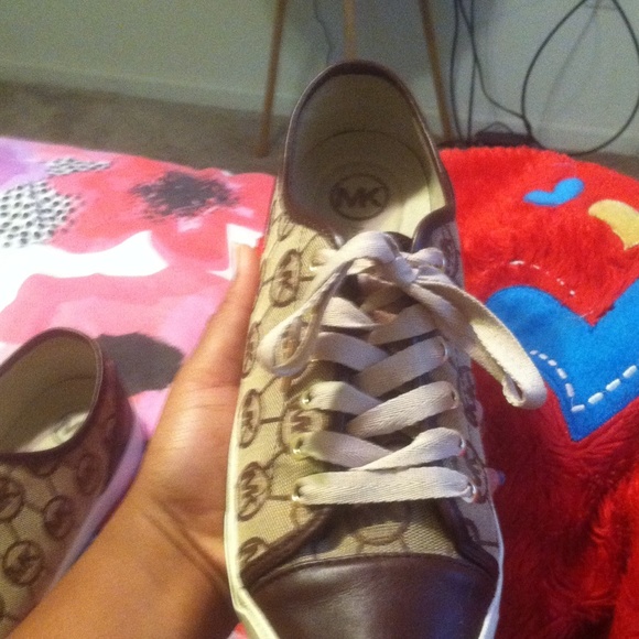 🎉🎊SALE🎉🎊 on the Michael Kors!!! - Picture 2 of 3