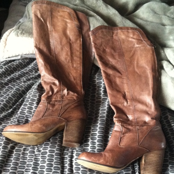 Steve Madden Shoes - Steve Madden distressed brown tall boots
