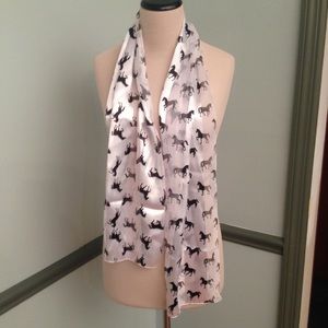 Scarf with horses