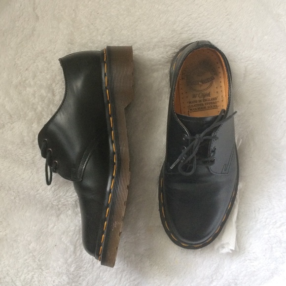 Dr.Martens 3 eye shoe.