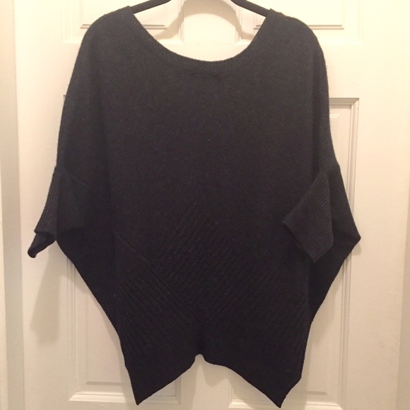 Vince bat wing sleeve sweater. XS