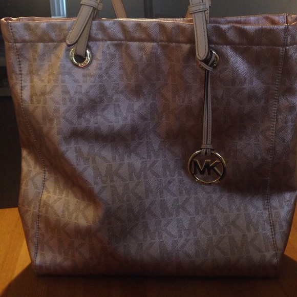 Michael kors purse