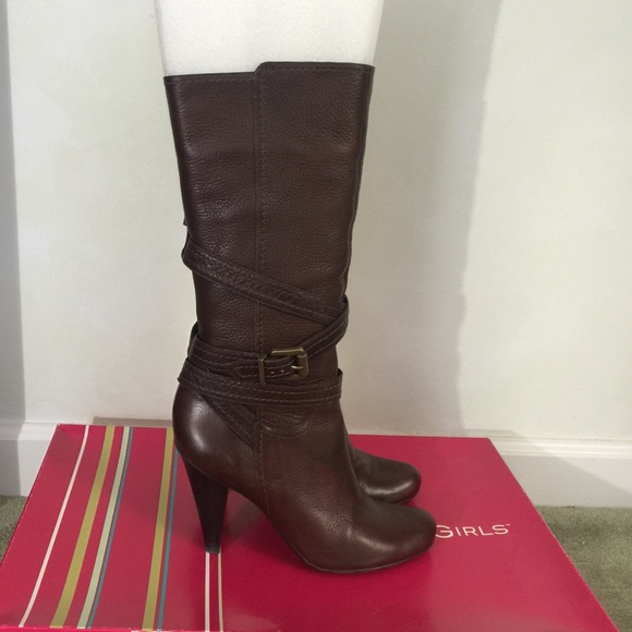 Women's boots Mahogany BCBGirls Size 7 like new
