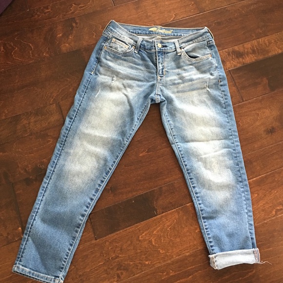 Lightly worn Old Navy distressed Boyfriend jeans.