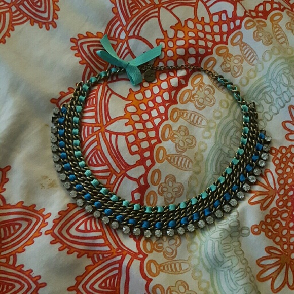 Hollister necklace