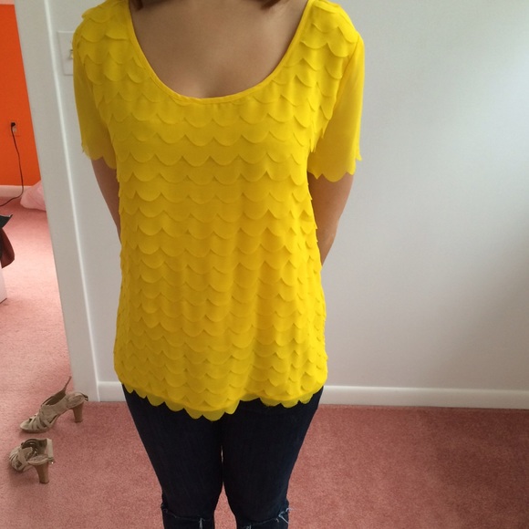 Layered scallop top in citron yellow