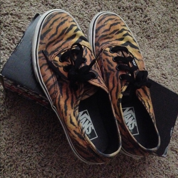 Vans - Picture 3 of 3