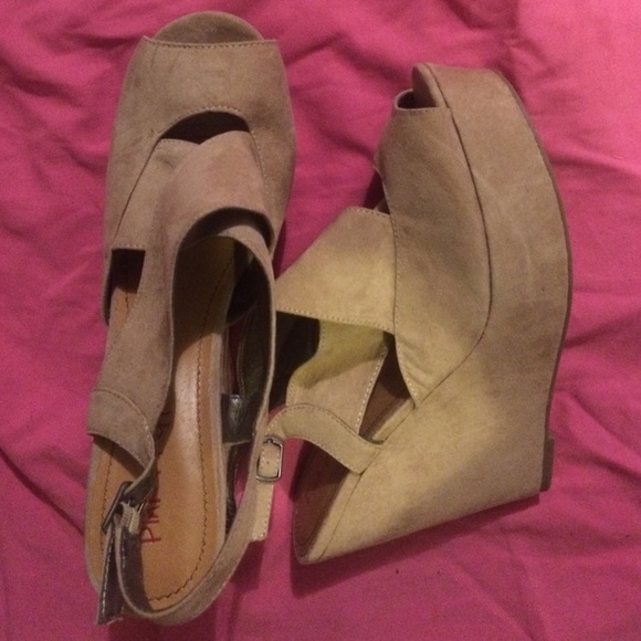 Women's shoes never worn 10/10