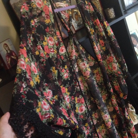 LONG LACE kimono - Picture 2 of 4