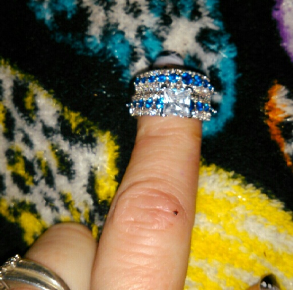 Beautiful 2 piece promise rinfr