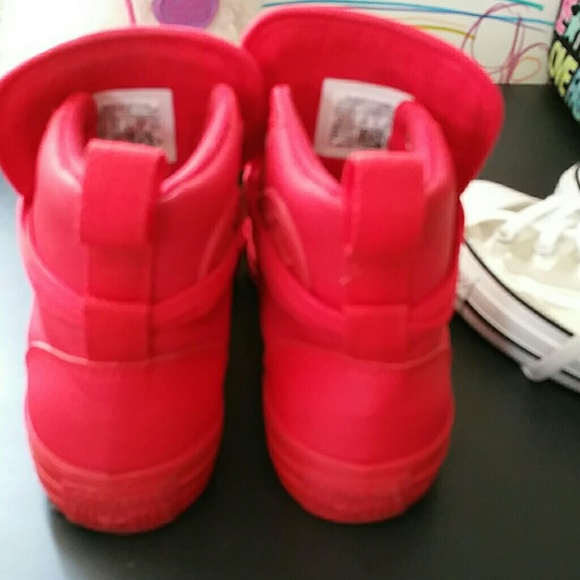 Converse - Picture 3 of 3