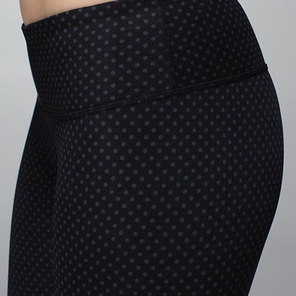 Like new! Lululemon gray Dottie leggings