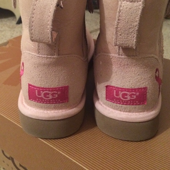 🚫SOLD🚫 Pink breast cancer ugg's - Picture 2 of 4