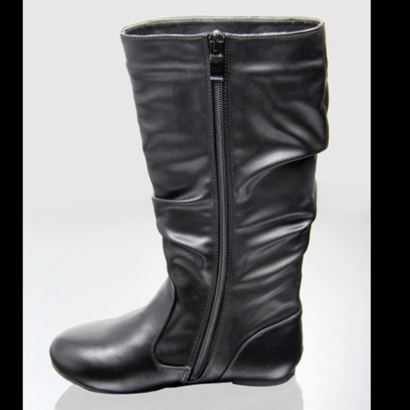 Kids classic slouch black flat boots - Picture 2 of 4