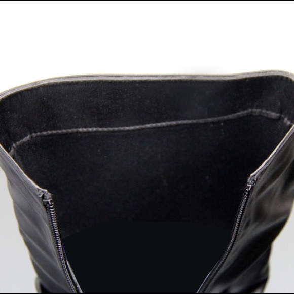 Kids classic slouch black flat boots - Picture 3 of 4