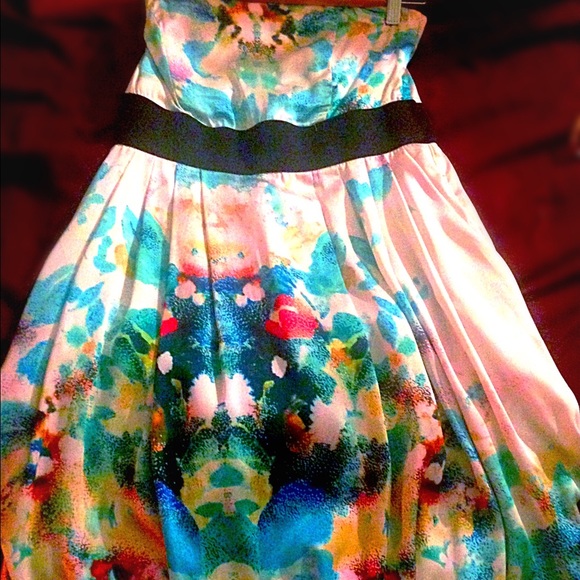 Strapless 'bubble' dress with colorful design
