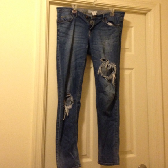 Distressed boyfriend jeans!