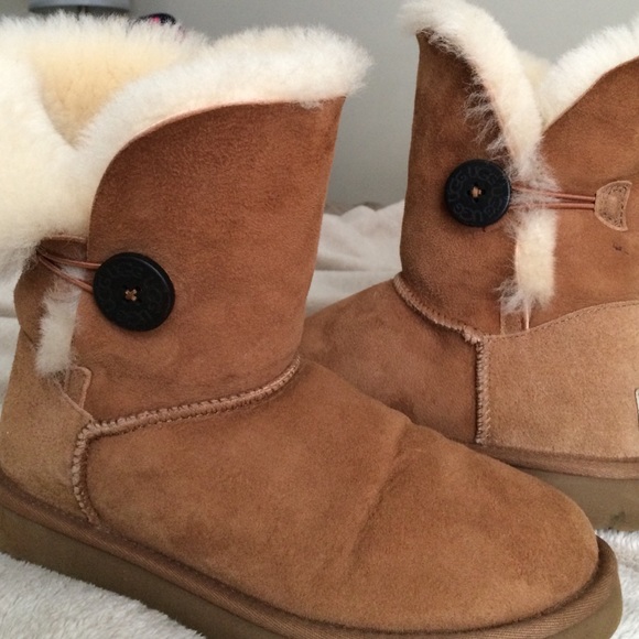 PERCECT CONDITION BAILEY BUTTON UGG 50% OFF